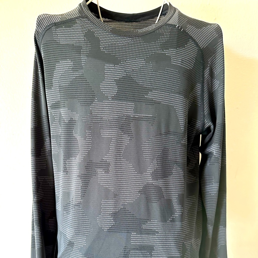 Lululemon Men's Lightweight Long Sleeve Performance Shirt